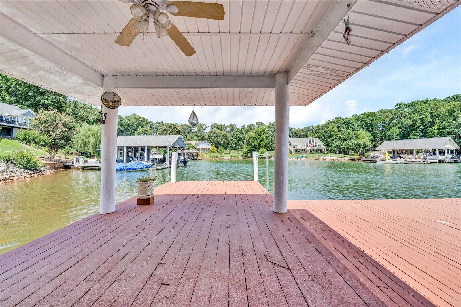 559 Boxwoodgreen Dr, Wirtz, VA 24184