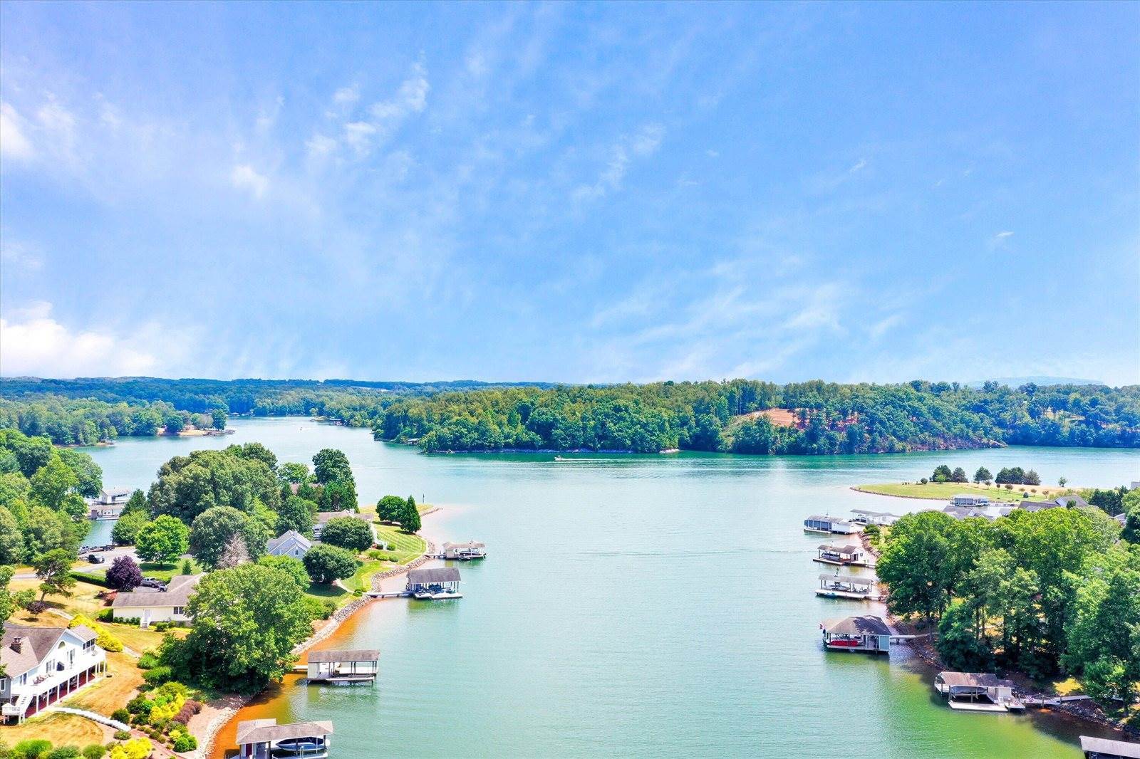 559 Boxwoodgreen Dr, Wirtz, VA 24184