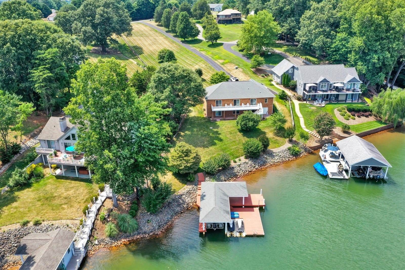 559 Boxwoodgreen Dr, Wirtz, VA 24184