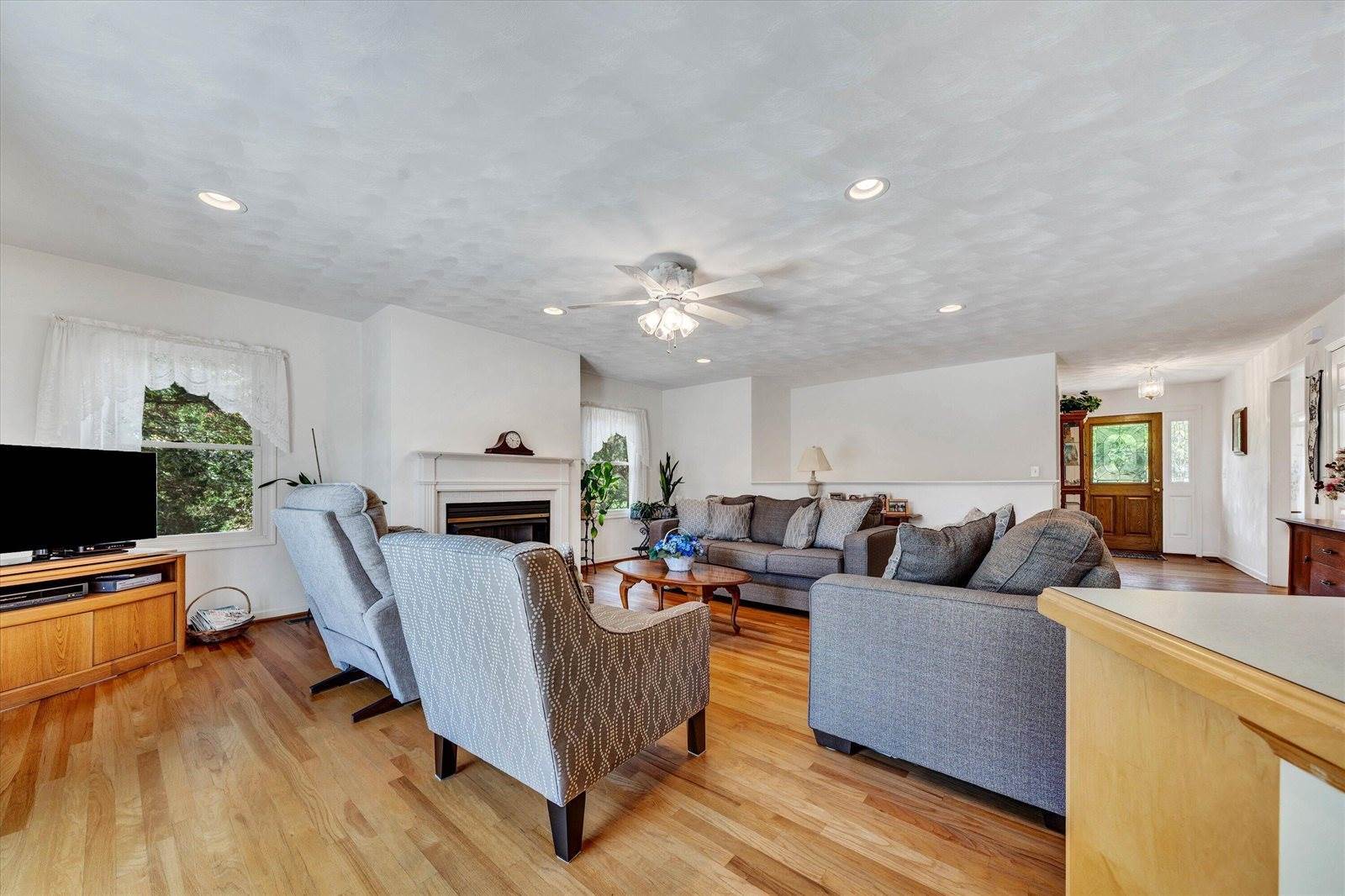 559 Boxwoodgreen Dr, Wirtz, VA 24184