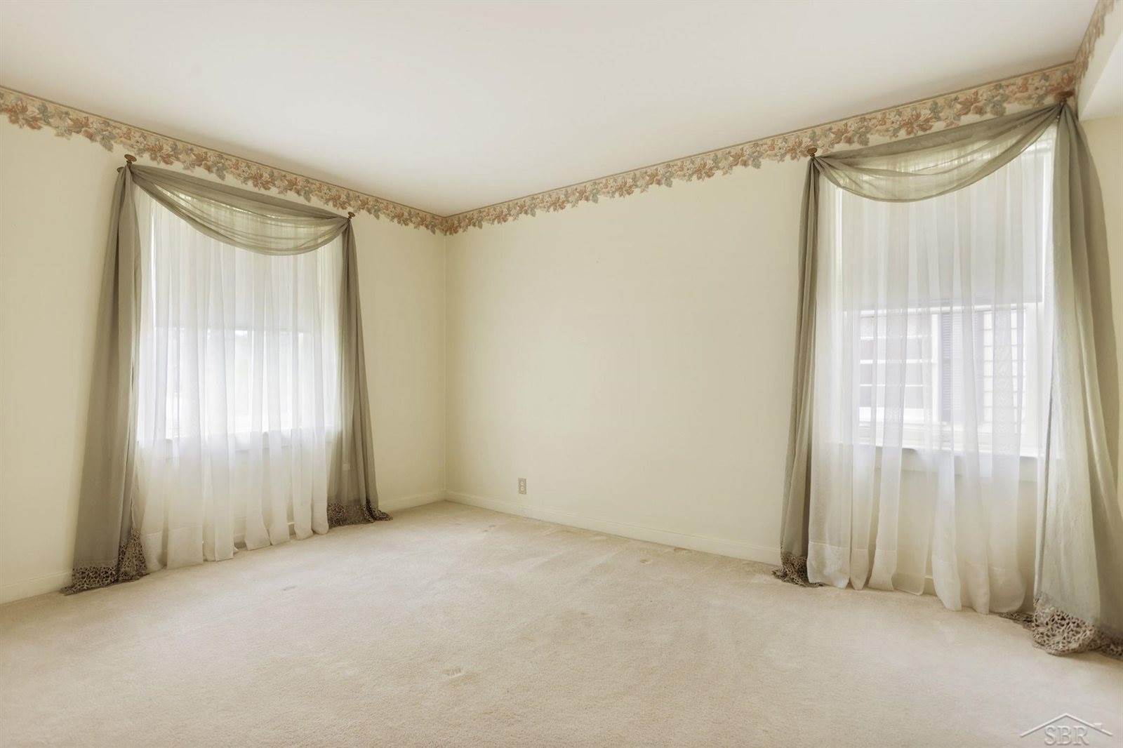 1449 Lathrup Avenue, Saginaw, MI 48638