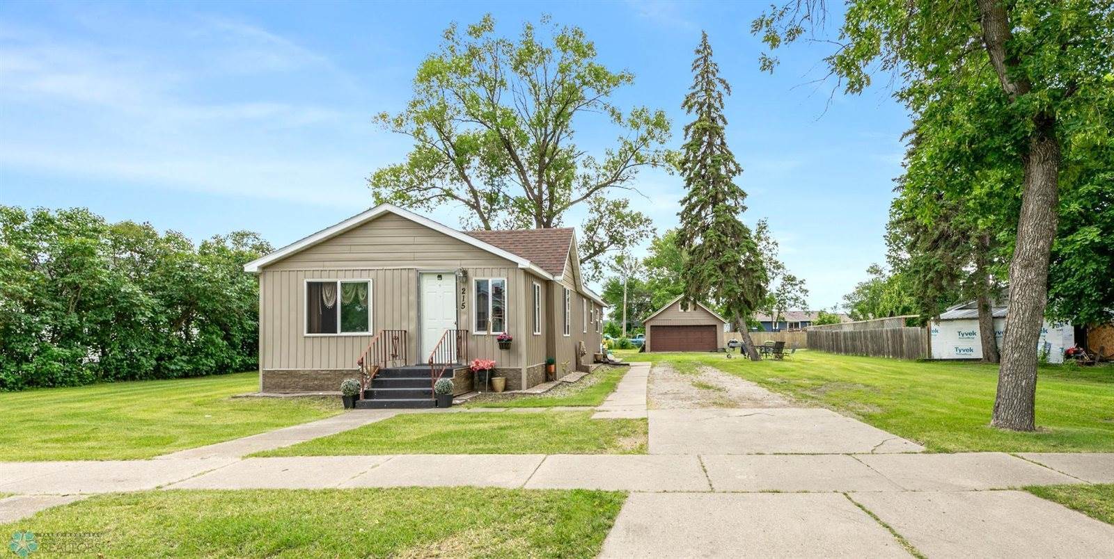 215 1st Street SW, Hillsboro, ND 58045