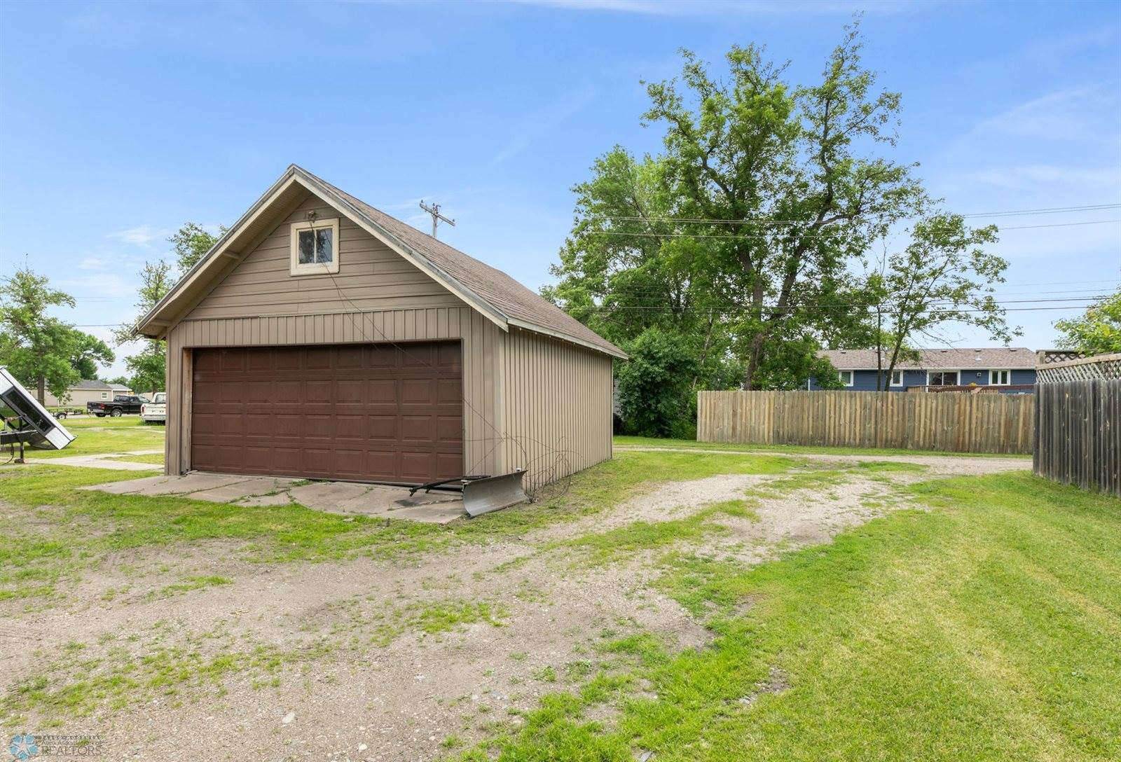 215 1st Street SW, Hillsboro, ND 58045