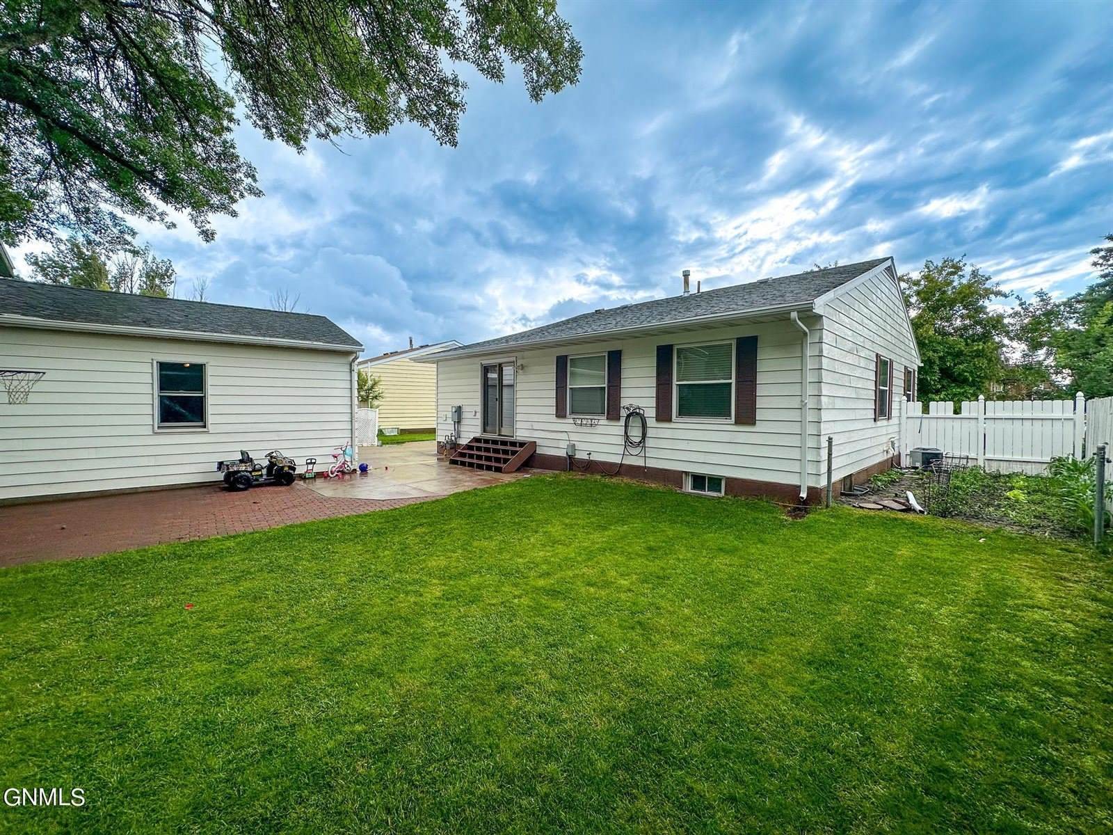 1031 Bozeman Drive, Bismarck, ND 58504