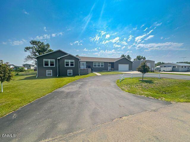 3906 3rd Avenue East, Williston, ND 58801