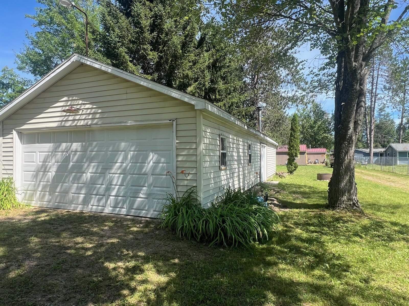 9304 Mead Road, Houghton Lake, MI 48629