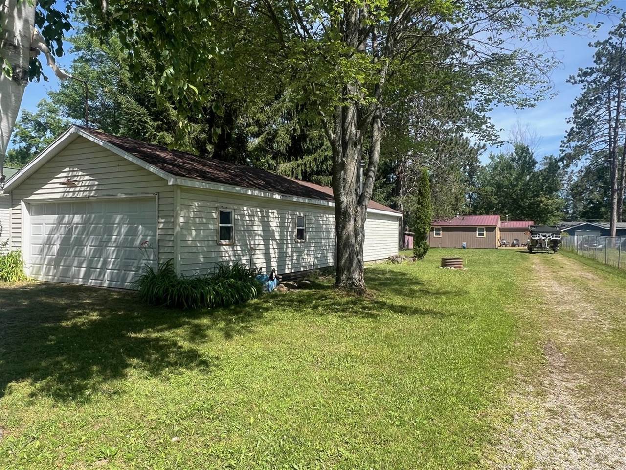 9304 Mead Road, Houghton Lake, MI 48629