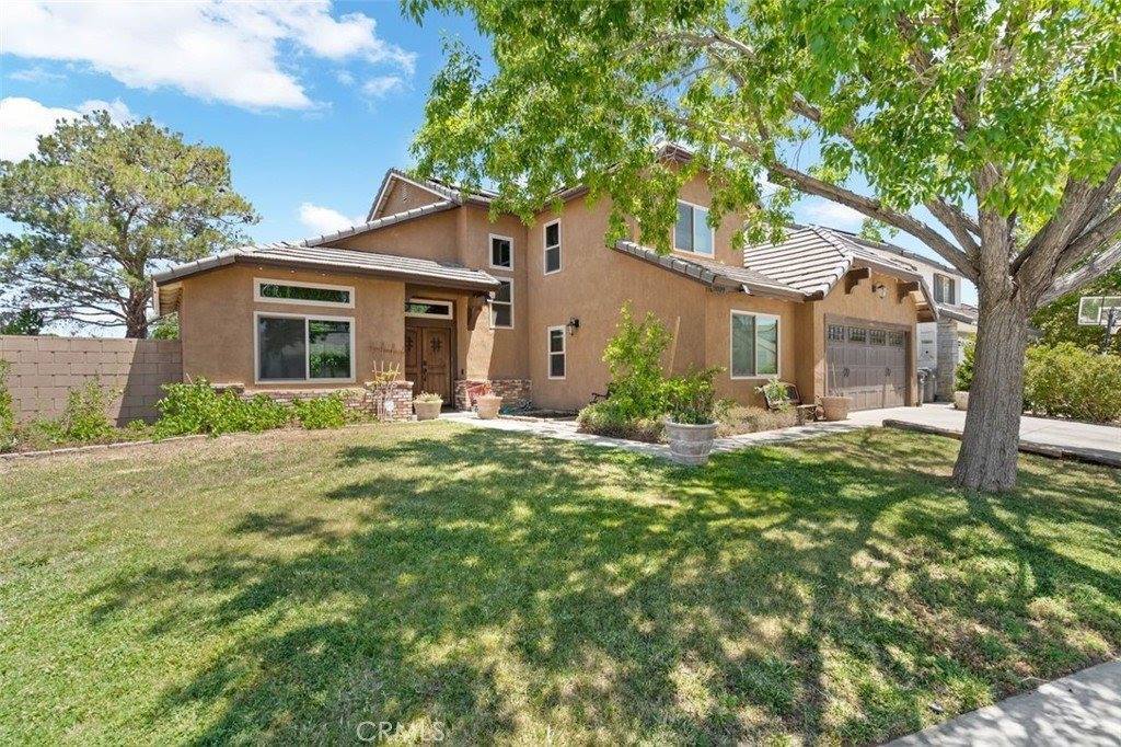 2809 Willowbrook Avenue, Palmdale, CA 93551