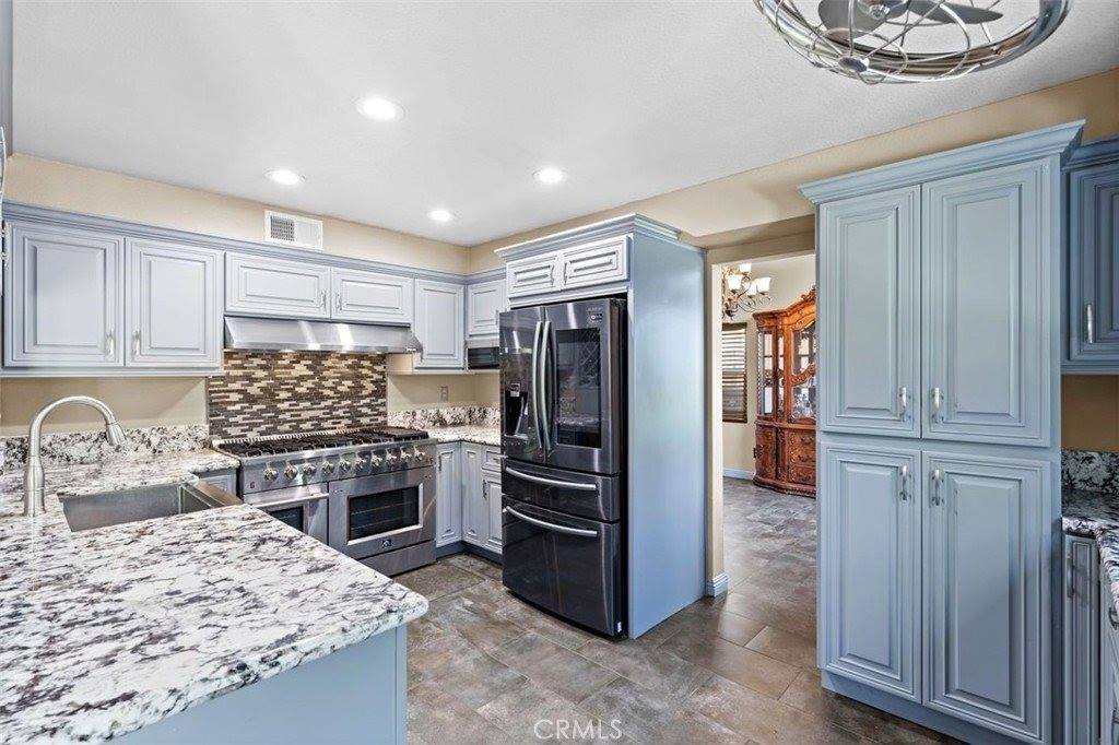 2809 Willowbrook Avenue, Palmdale, CA 93551