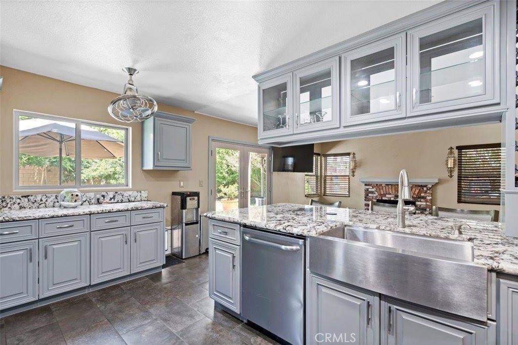 2809 Willowbrook Avenue, Palmdale, CA 93551