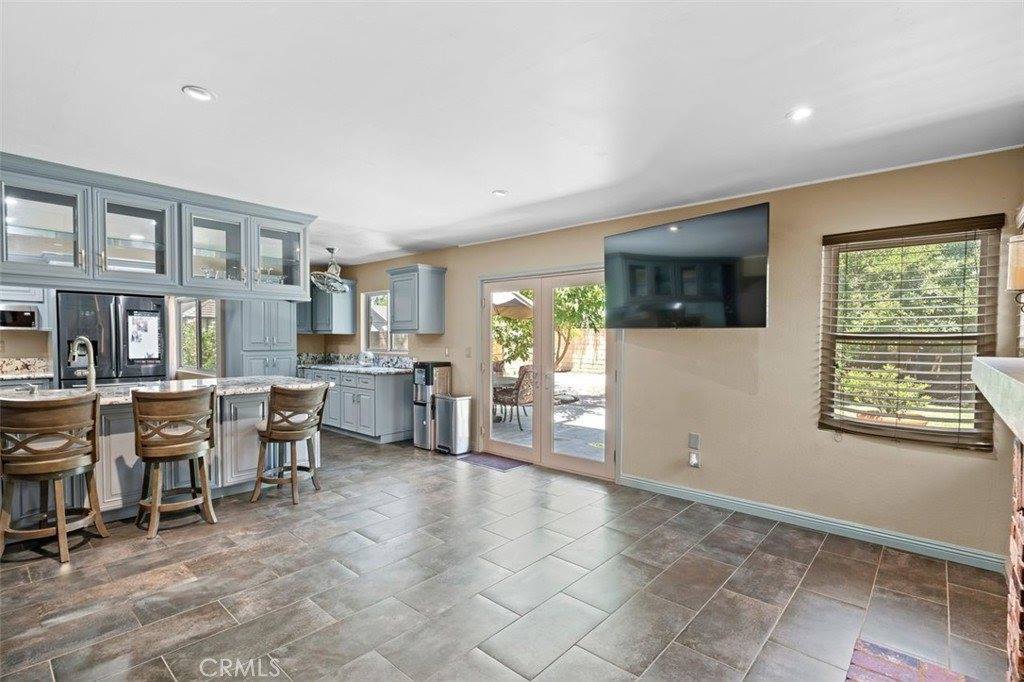 2809 Willowbrook Avenue, Palmdale, CA 93551