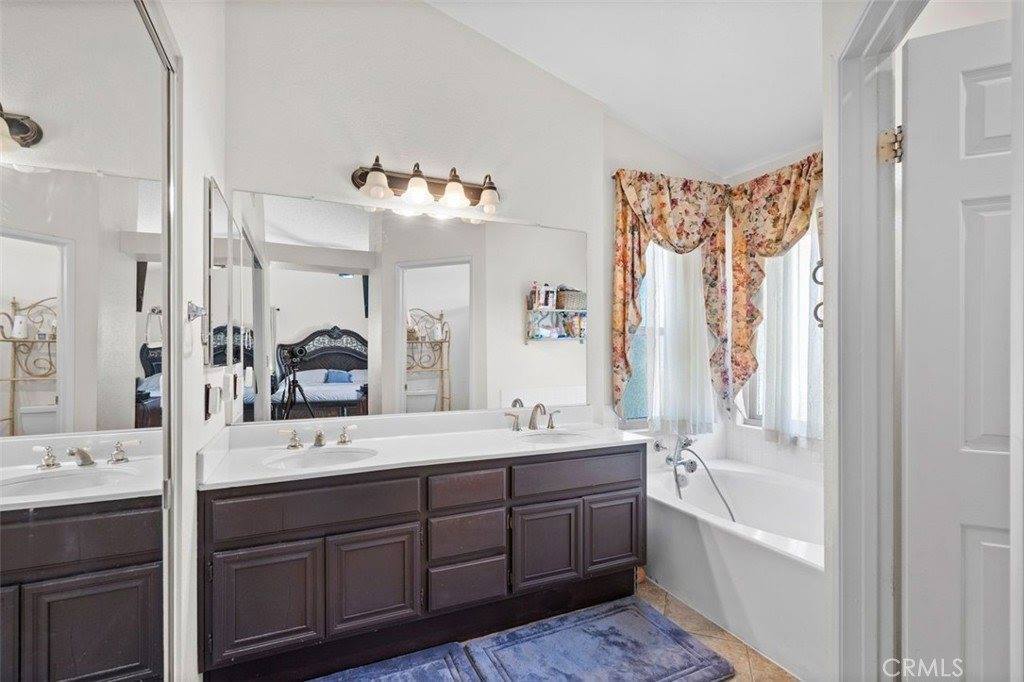 2809 Willowbrook Avenue, Palmdale, CA 93551