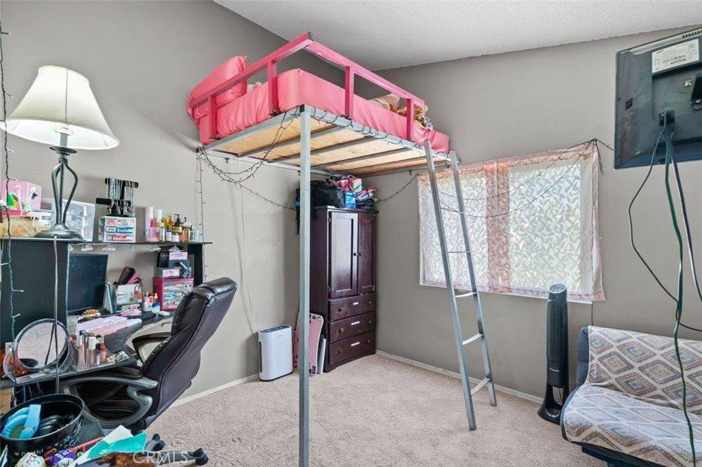 2809 Willowbrook Avenue, Palmdale, CA 93551