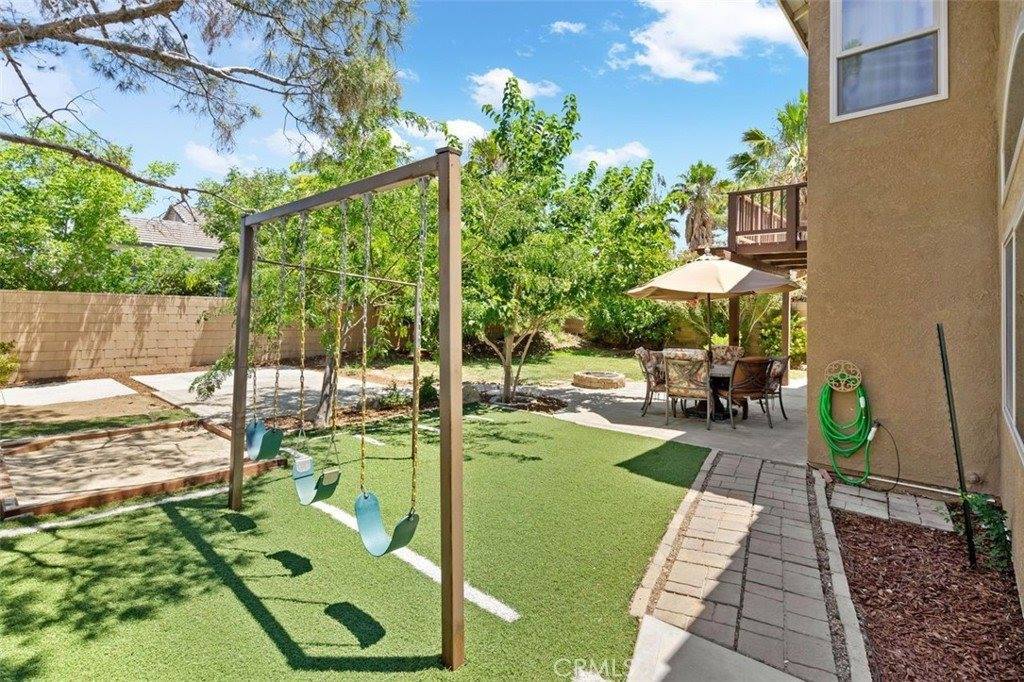 2809 Willowbrook Avenue, Palmdale, CA 93551