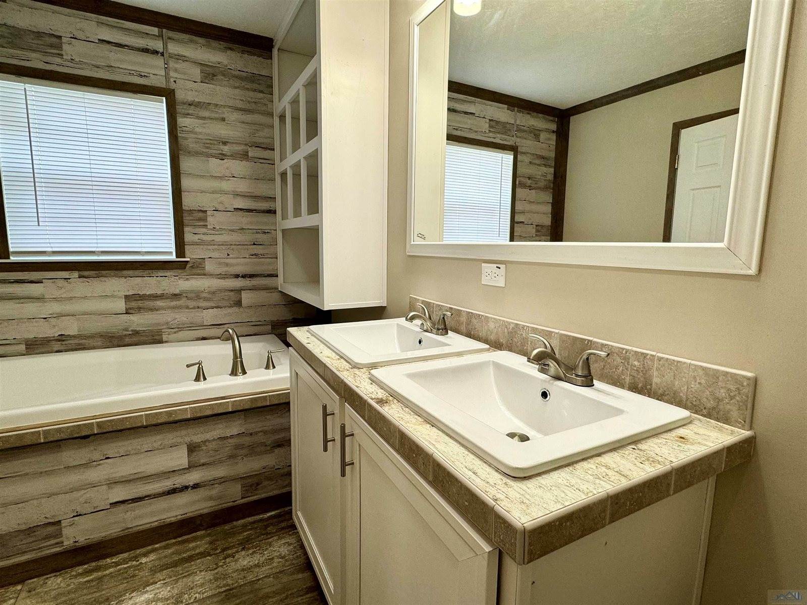 462 Frederick Dr, Thibodaux, LA 70301