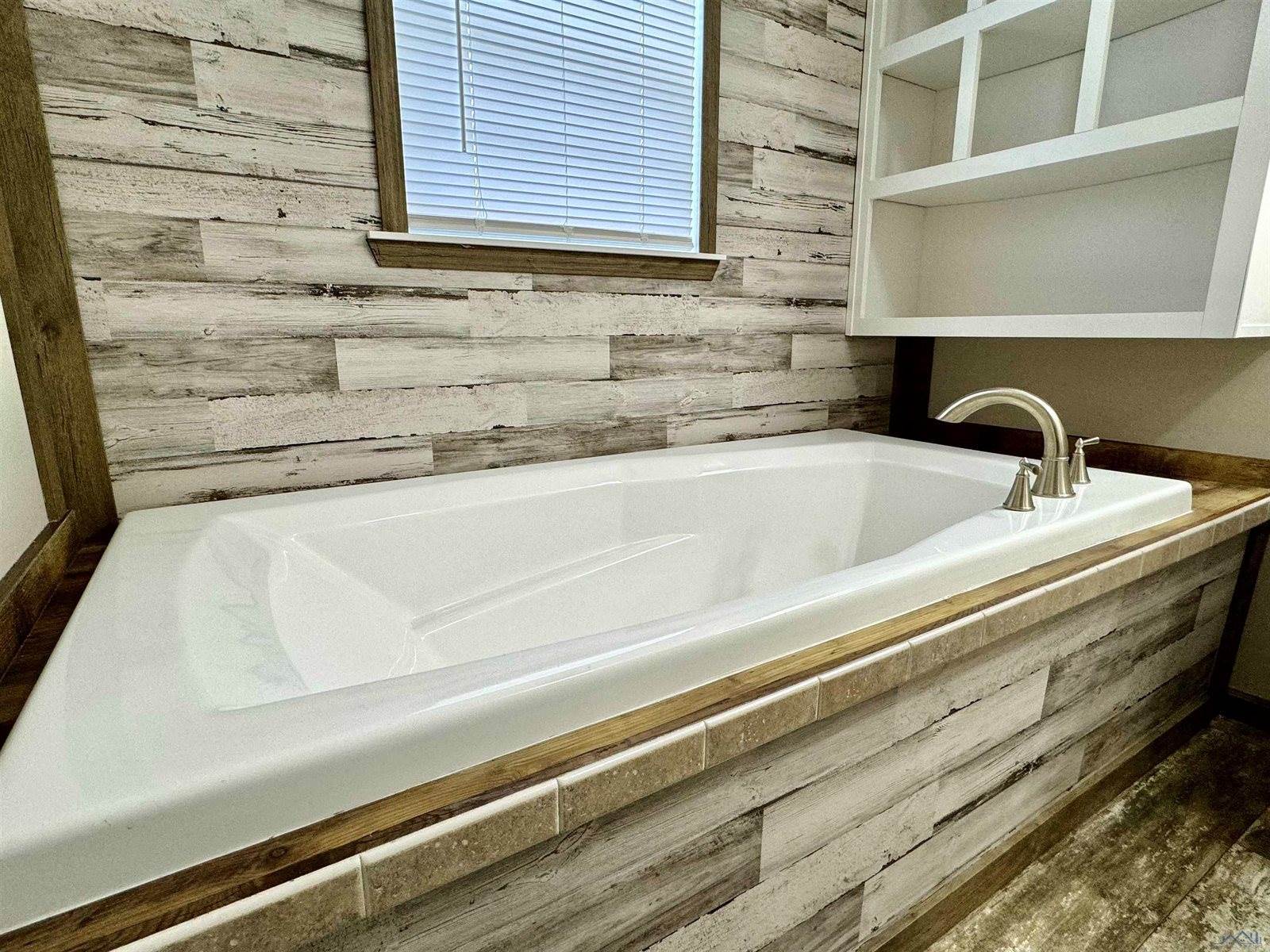 462 Frederick Dr, Thibodaux, LA 70301