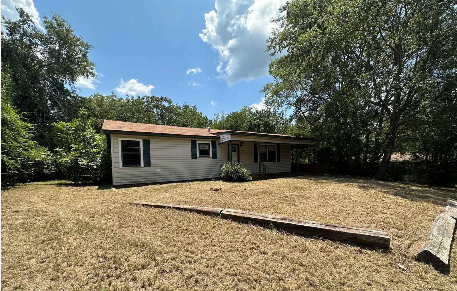 100 Mills, Arp, TX 75750