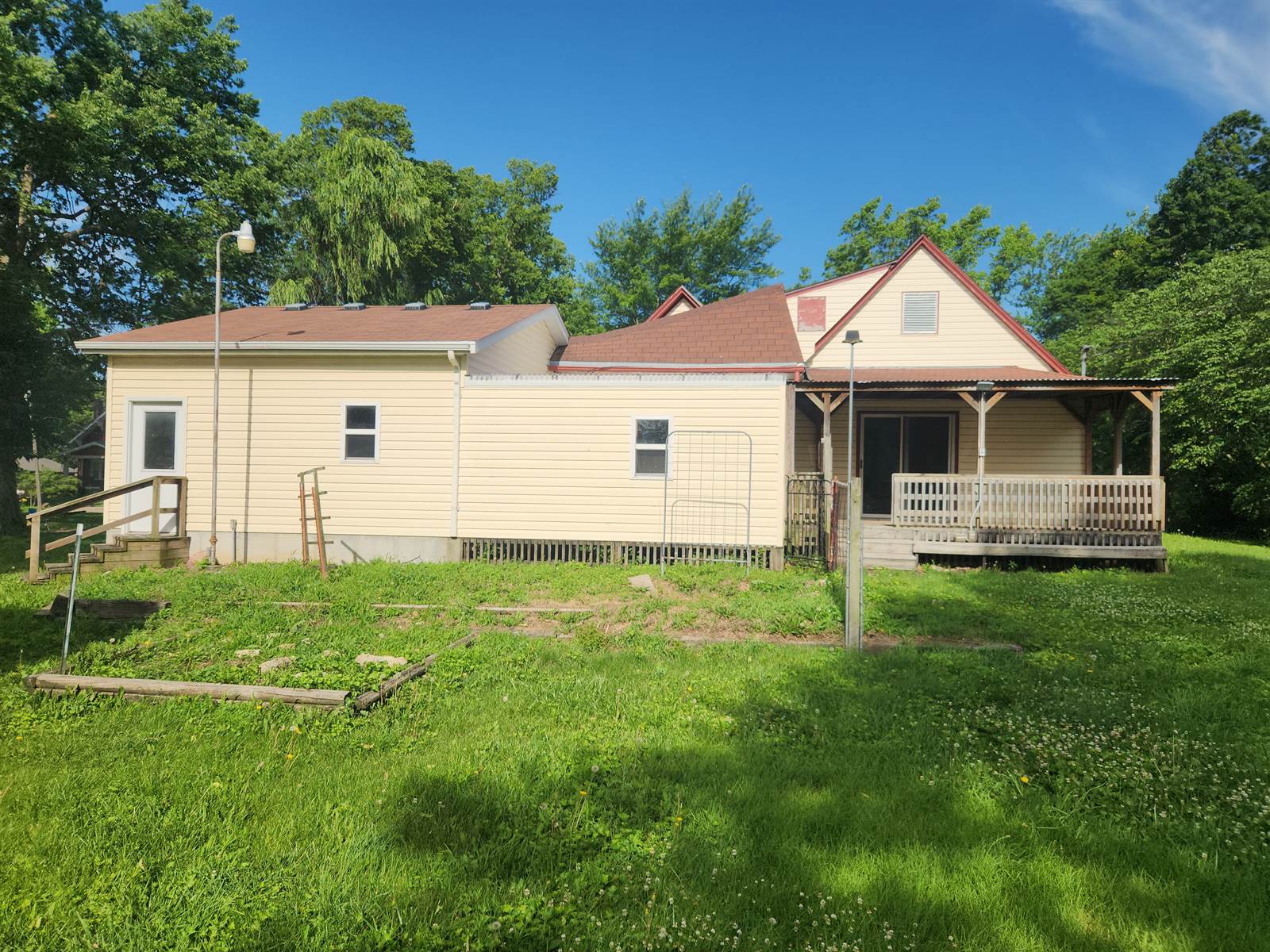 228 S 13th St, Sabetha, KS 66534