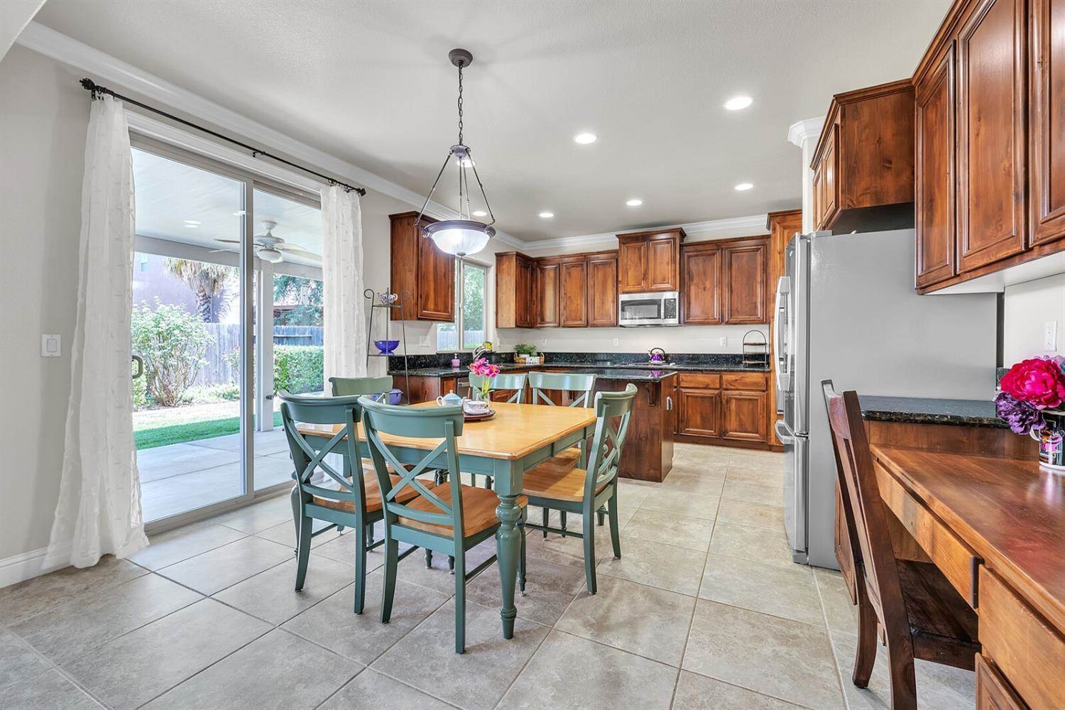 2880 Lincoln Airpark Drive, Lincoln, CA 95648