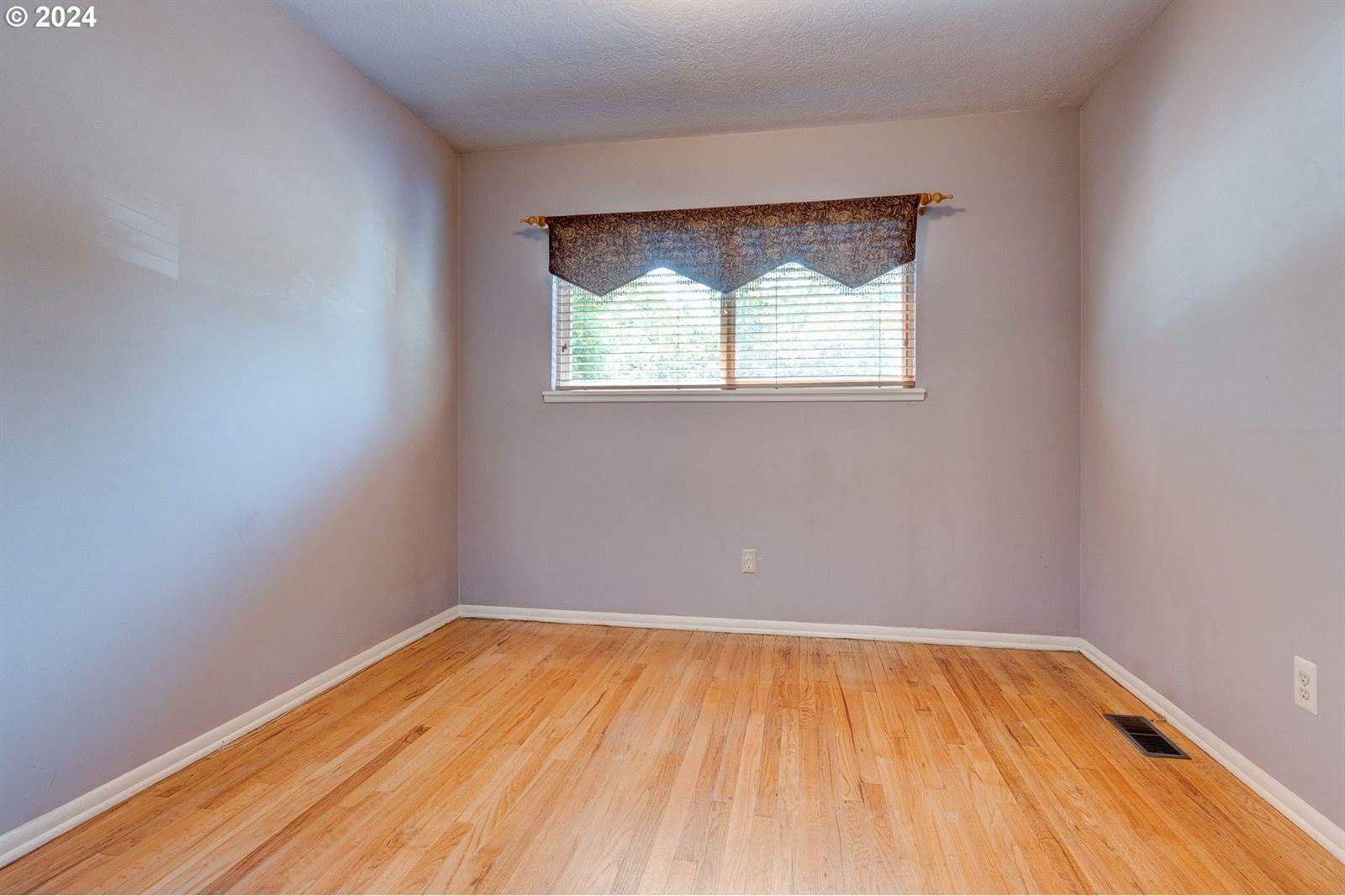 14201 NE Sacramento St, Portland, OR 97230