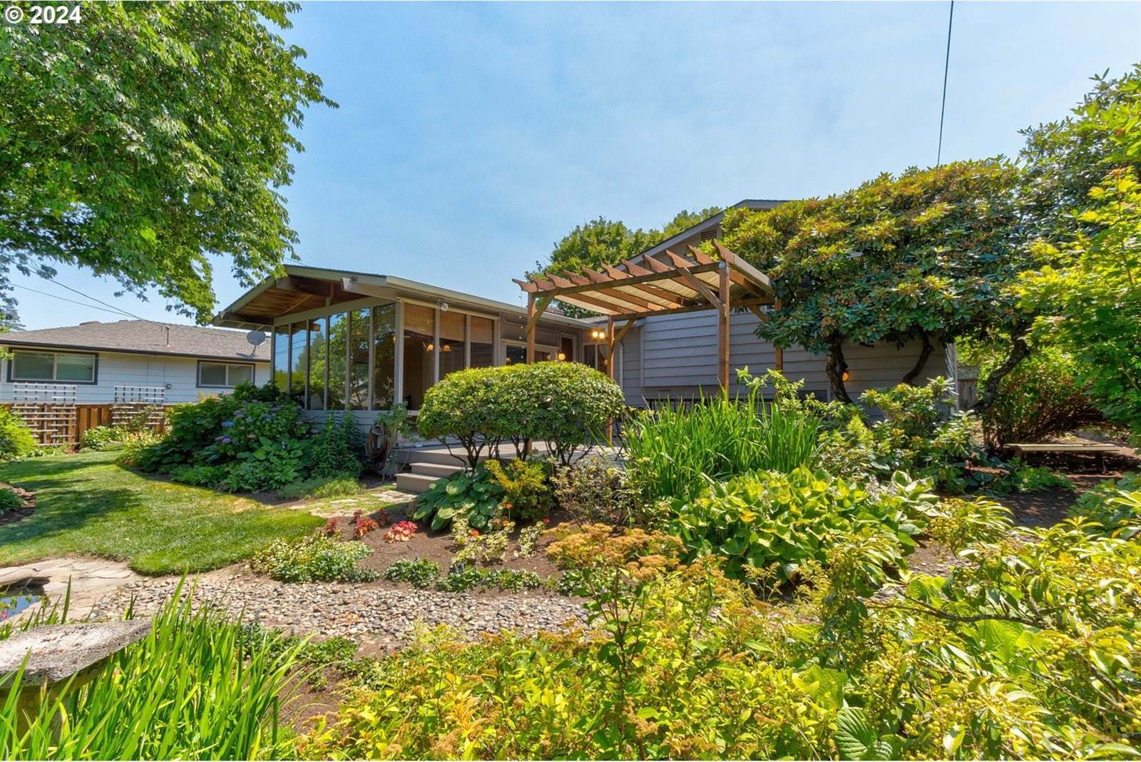 14201 NE Sacramento St, Portland, OR 97230