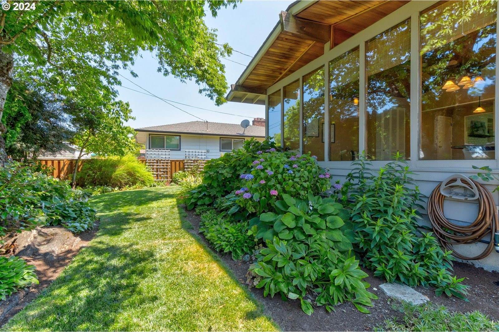 14201 NE Sacramento St, Portland, OR 97230