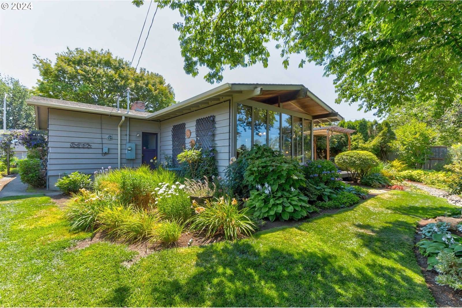 14201 NE Sacramento St, Portland, OR 97230