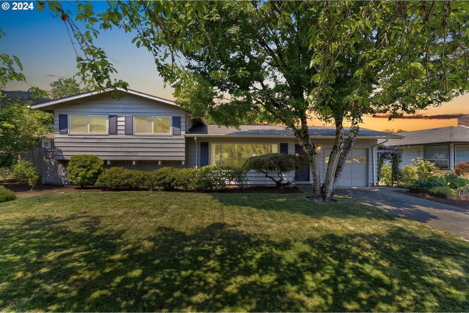 14201 NE Sacramento St, Portland, OR 97230