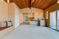 14201 NE Sacramento St, Portland, OR 97230