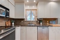 14201 NE Sacramento St, Portland, OR 97230