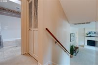 14201 NE Sacramento St, Portland, OR 97230