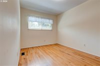 14201 NE Sacramento St, Portland, OR 97230