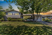 14201 NE Sacramento St, Portland, OR 97230