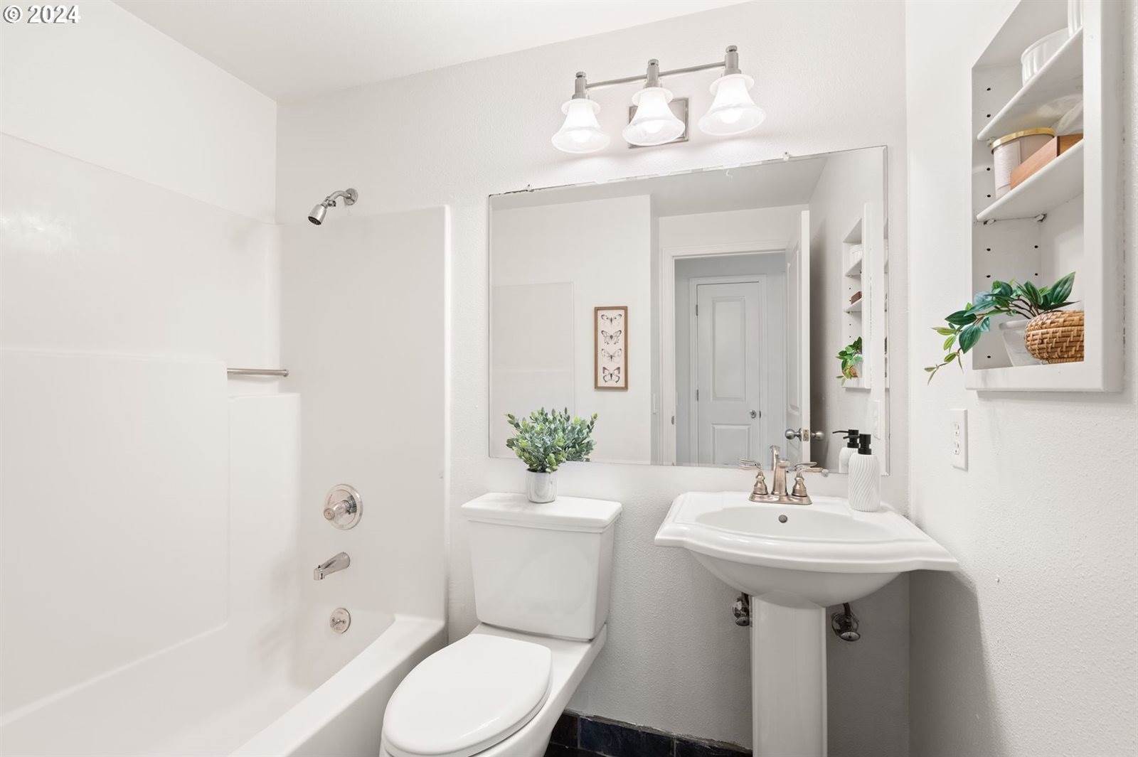 7162 SW Linette Way, Beaverton, OR 97007