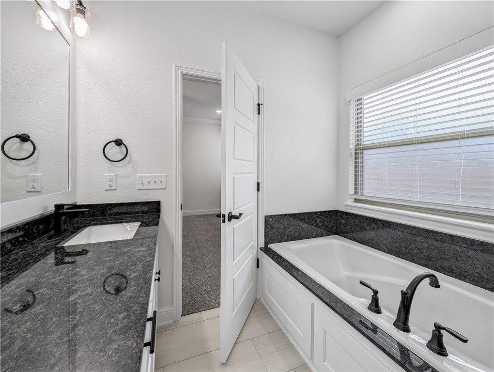 8 Kintyre Circle, Bella Vista, AR 72715