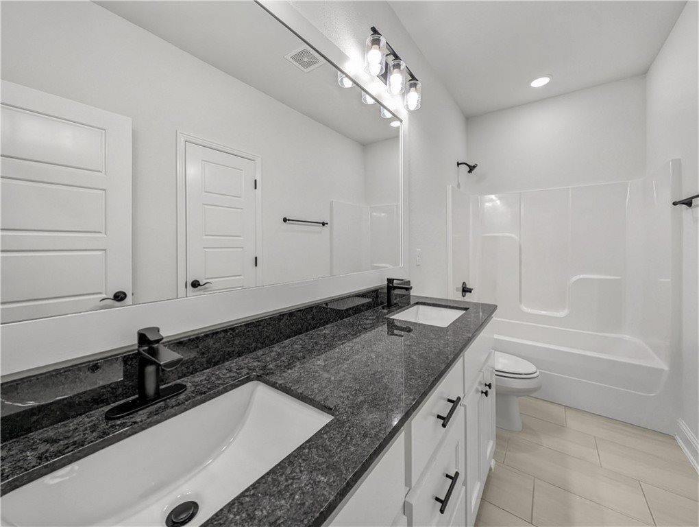 8 Kintyre Circle, Bella Vista, AR 72715