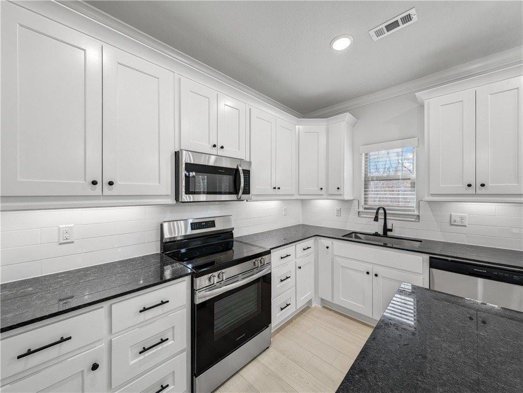 8 Kintyre Circle, Bella Vista, AR 72715