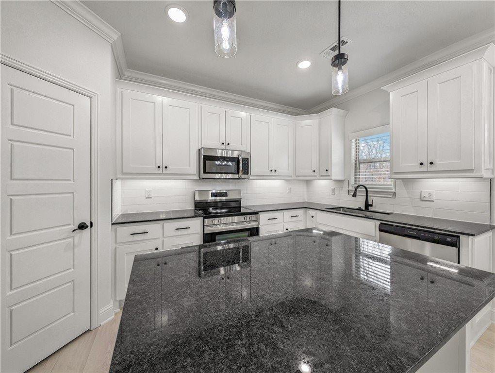 8 Kintyre Circle, Bella Vista, AR 72715