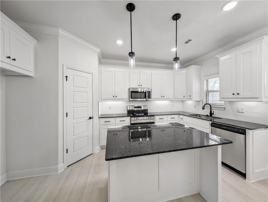 8 Kintyre Circle, Bella Vista, AR 72715