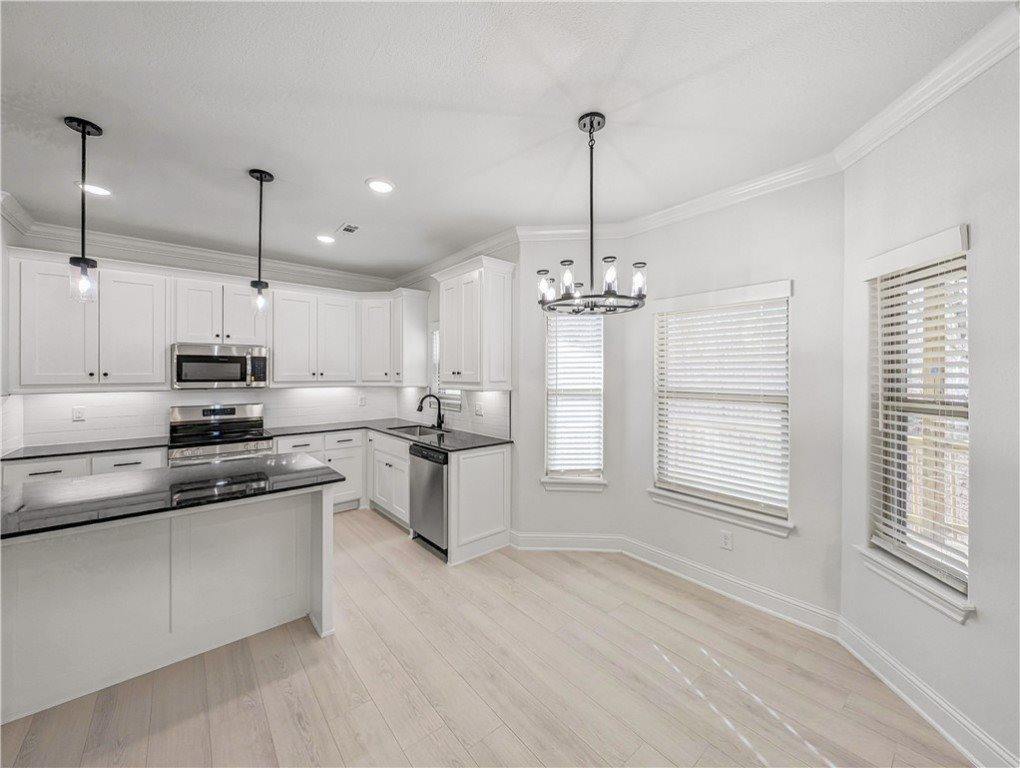 8 Kintyre Circle, Bella Vista, AR 72715