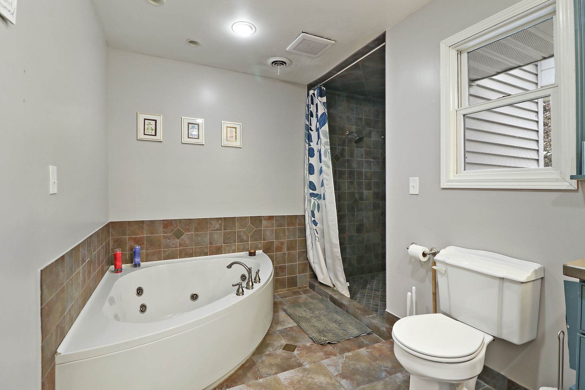 W1465 Sunset Dr, Bloomfield, WI 53147