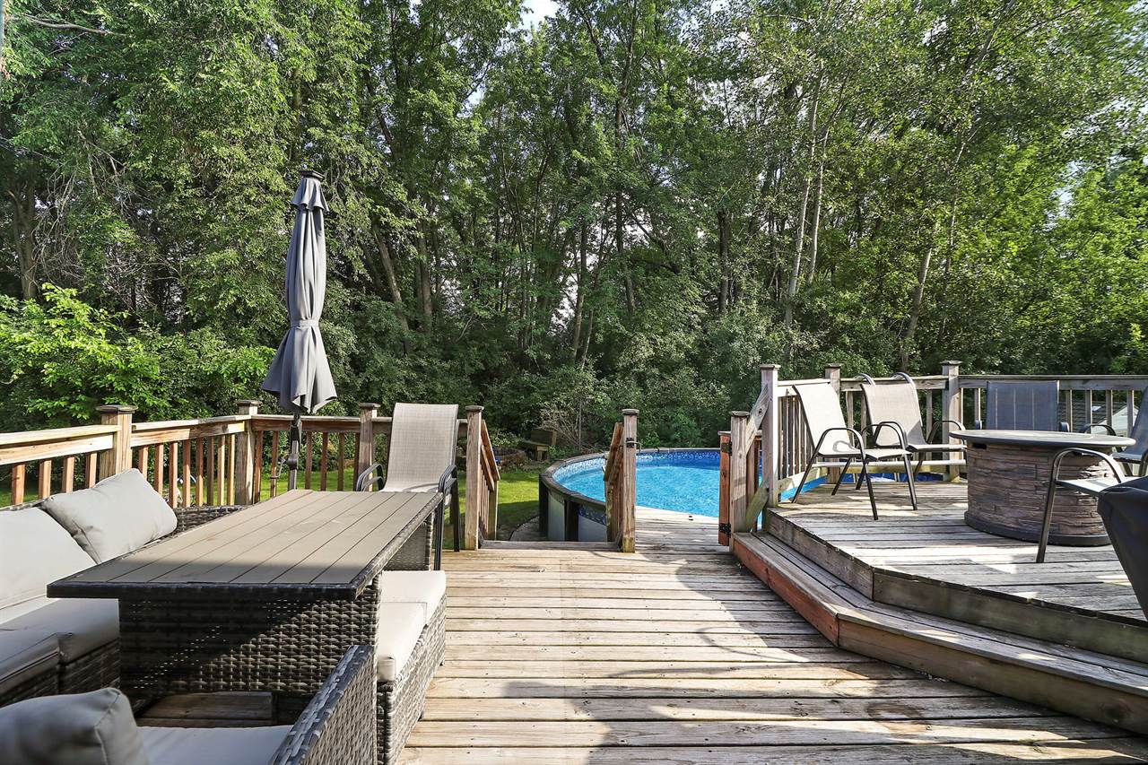 W1465 Sunset Dr, Bloomfield, WI 53147