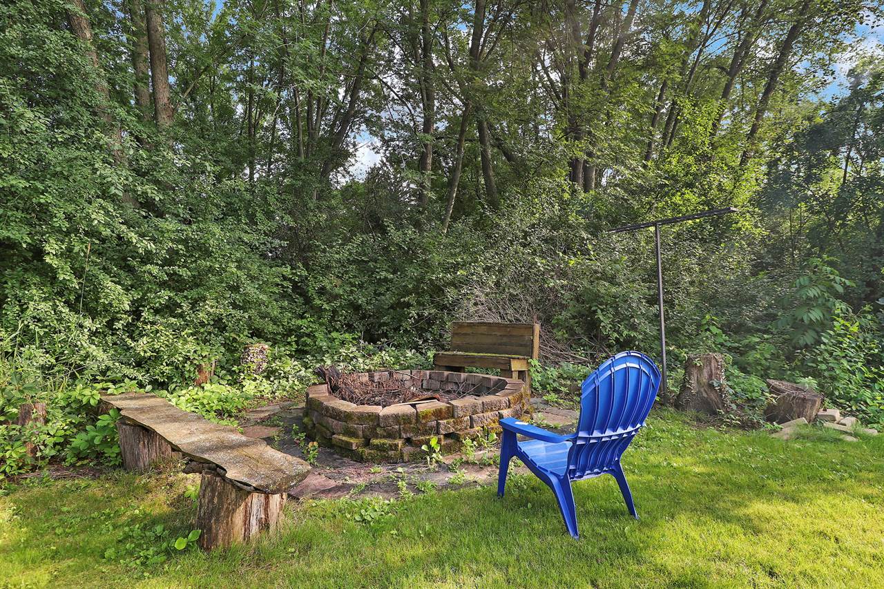 W1465 Sunset Dr, Bloomfield, WI 53147