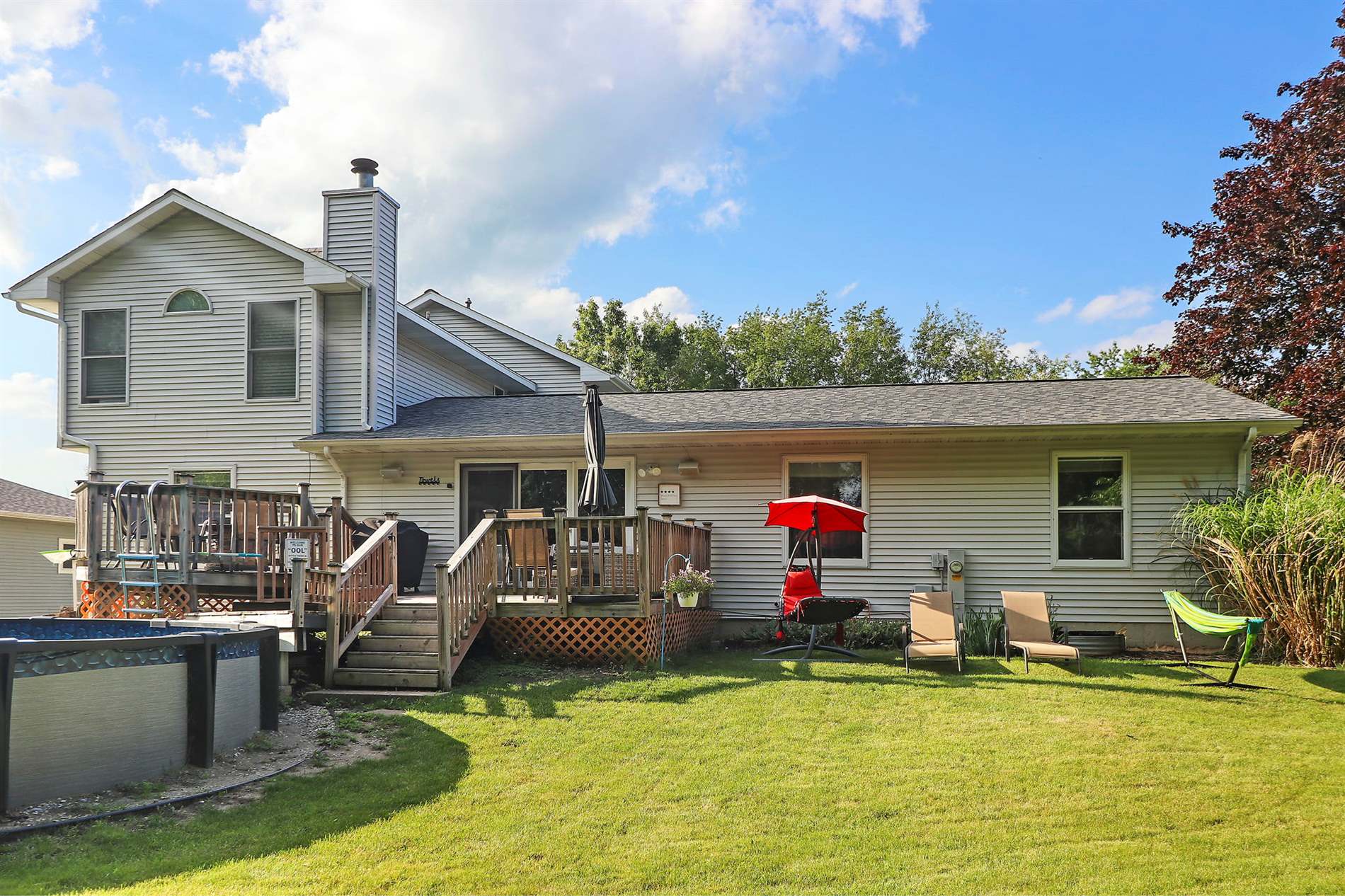 W1465 Sunset Dr, Bloomfield, WI 53147
