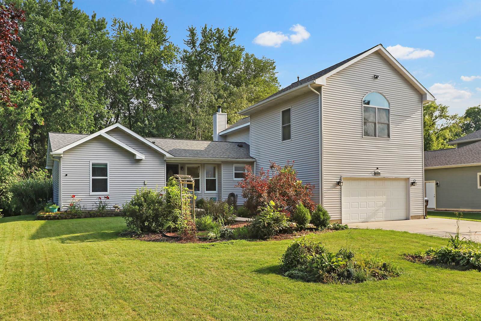 W1465 Sunset Dr, Bloomfield, WI 53147