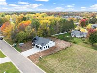 410 S Cypress Avenue, Marshfield, WI 54449