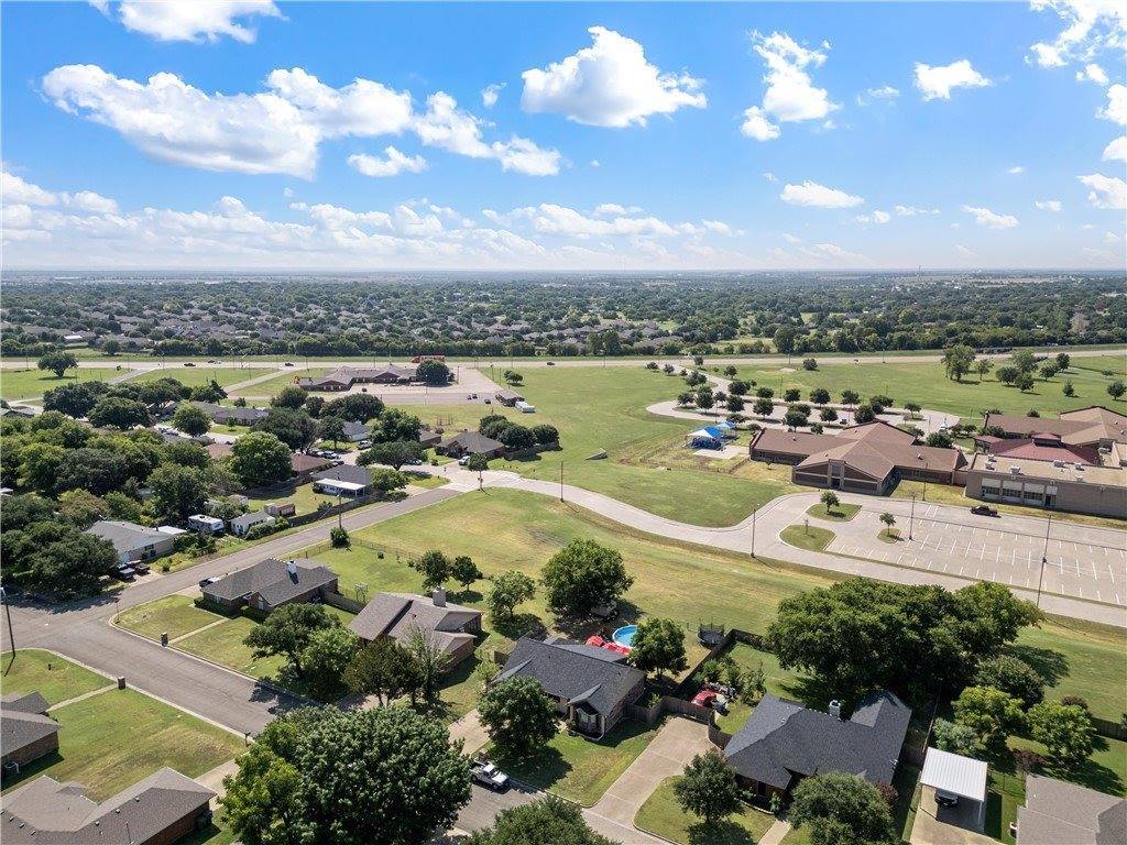 808 Cheyenne Trail, Hewitt, TX 76643