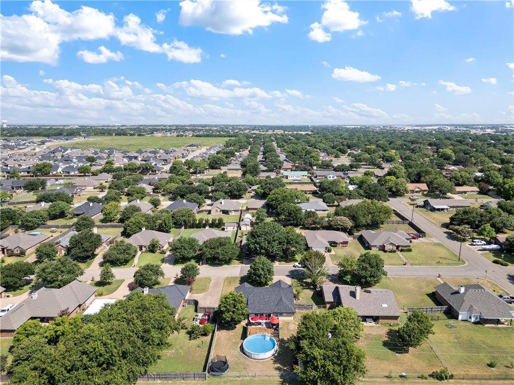 808 Cheyenne Trail, Hewitt, TX 76643