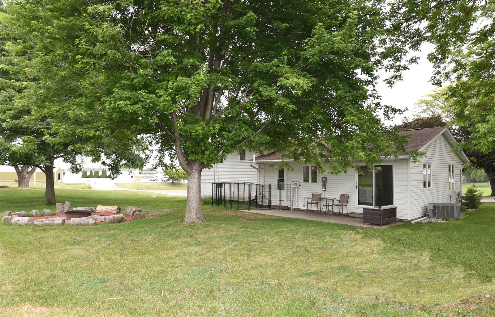 232 N Knoll Ridge St, North English, IA 52316