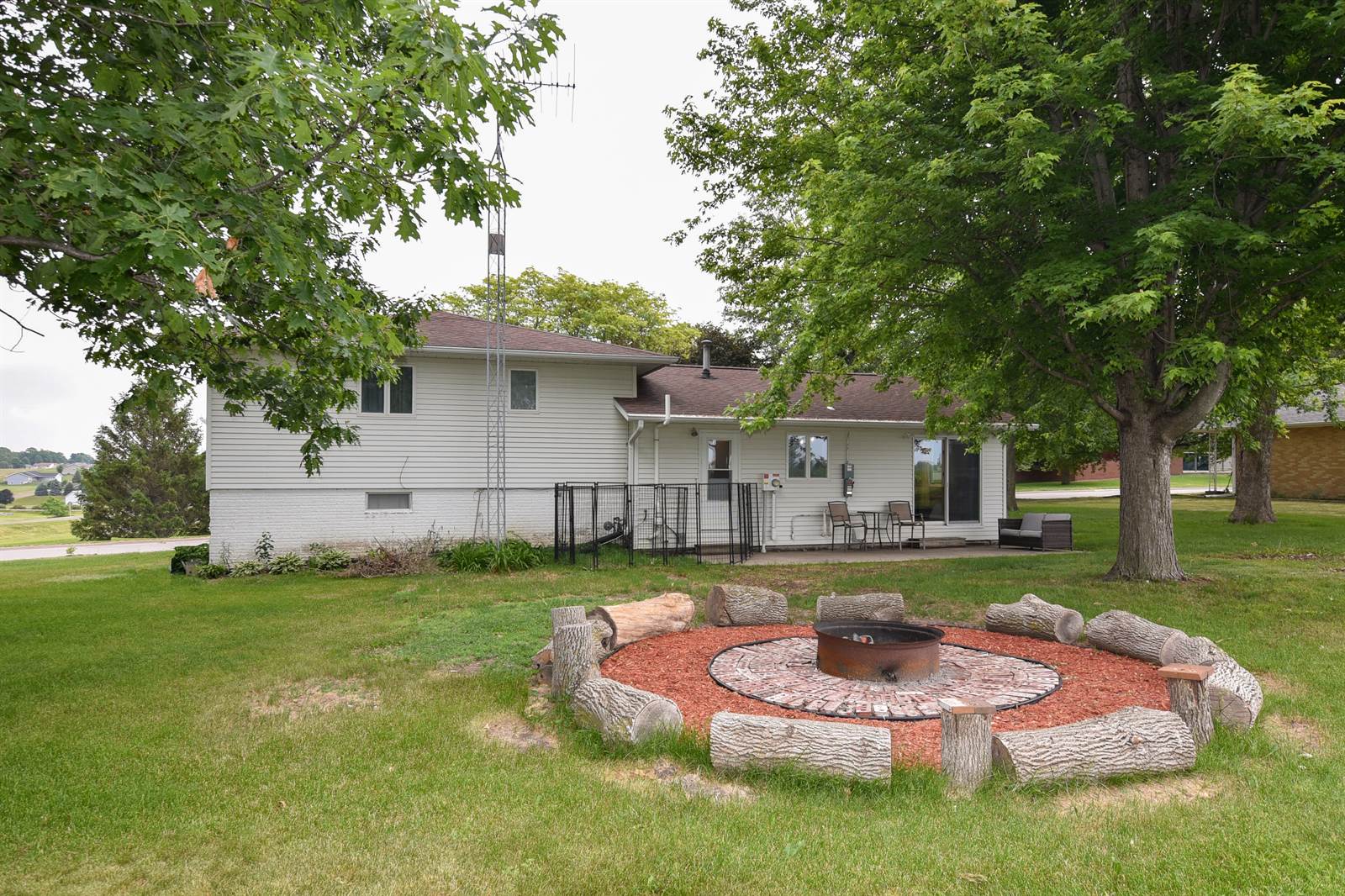 232 N Knoll Ridge St, North English, IA 52316